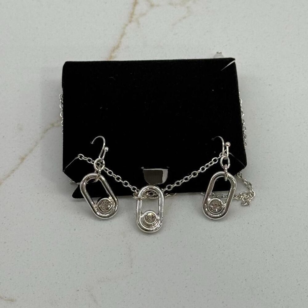 Avon Sprakling Links Necklace and Earrings Gift Set Silvertone